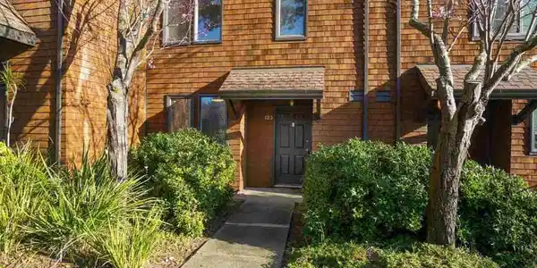 123 Buckelew St