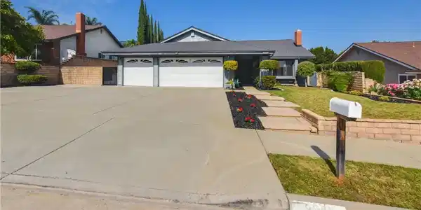 2046 W Ontario