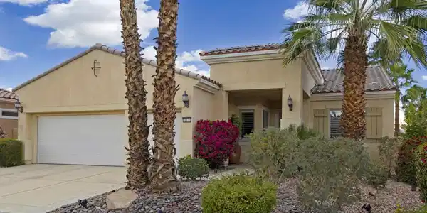 81138 Avenida Lorena