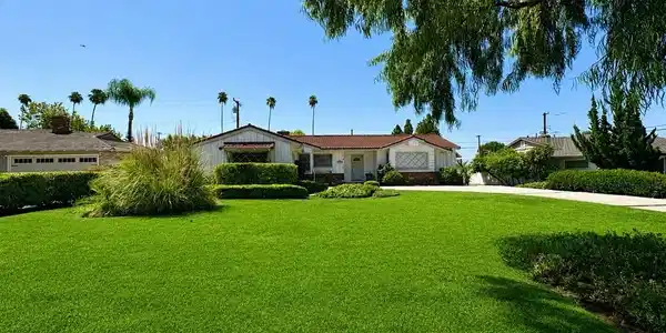 910 E Dalton