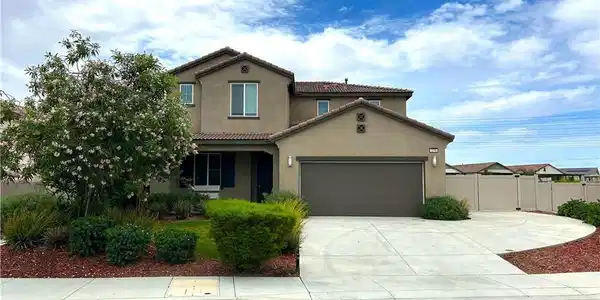 1136 Poinsettia Circle