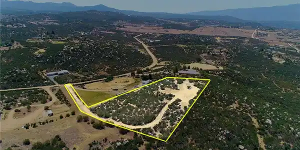 1042 Rolling Hills