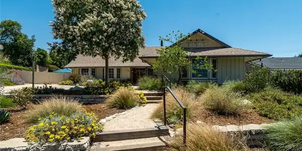 2220 W Silver Tree