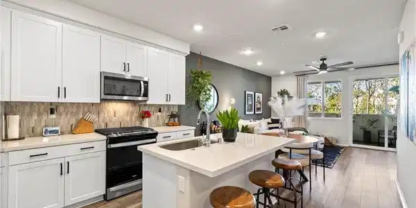1752 Cayton Loop