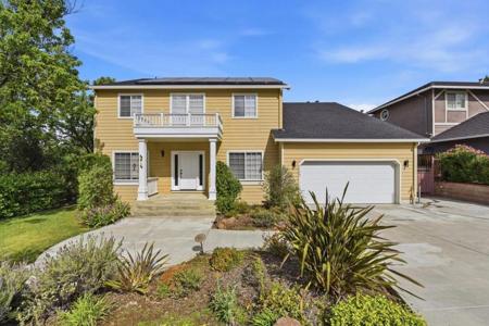 1129 Foxhurst Way