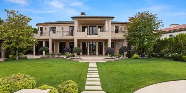 2108 Stratford Circle