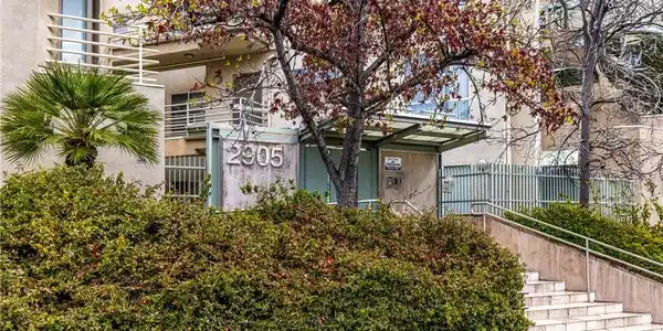 2905 Montrose Avenue