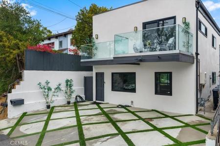 8960 Crescent
