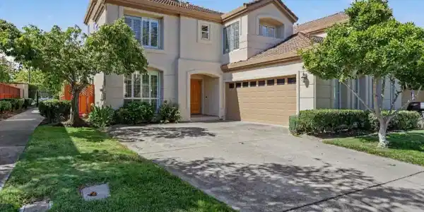 1086 VISTA POINTE CIR