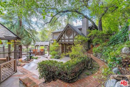 3041 E Chevy Chase Drive