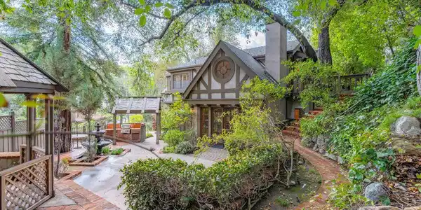 3041 E Chevy Chase Drive