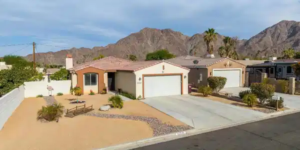 52520 Avenida Herrera