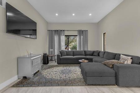 5803 Los Santos Drive