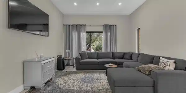 5803 Los Santos Drive