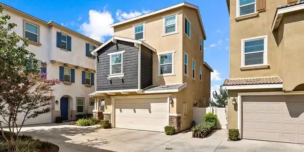3933 Iron Mountain