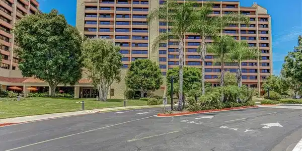 24055 Paseo Del Lago