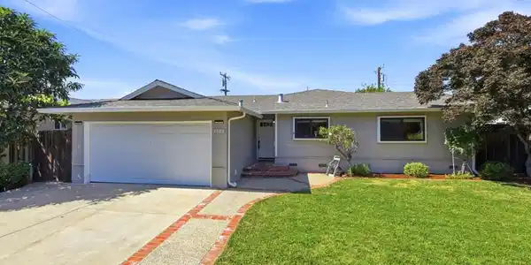 1683 Hyacinth Lane