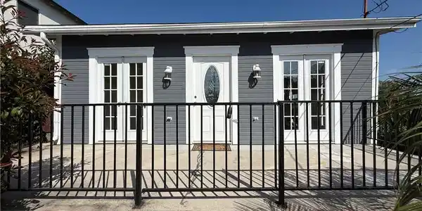 2586 Lake View