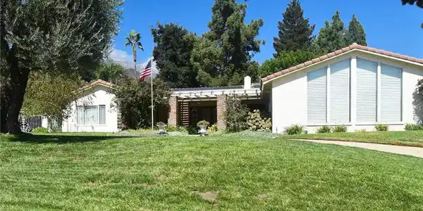 2350 Sunset Curve