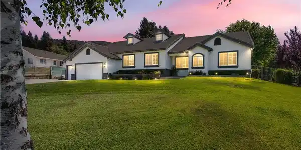 13747 Meadow View Lane