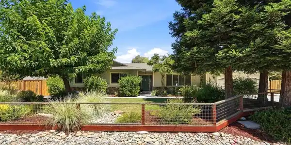 17200 Oak Leaf Drive