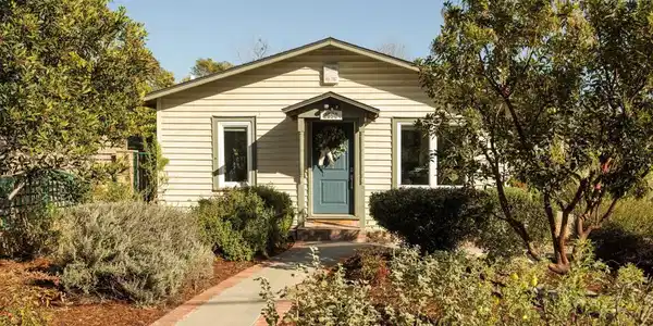 2696 Casitas Avenue