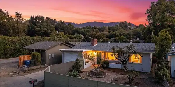 204 El Conejo Dr