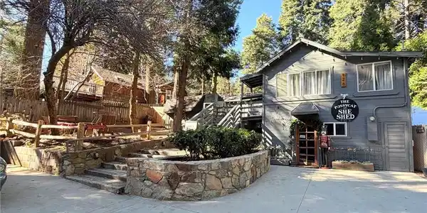 926 Kuffel Canyon