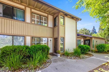 6046 Calle De Rico