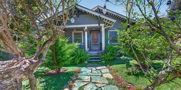 320 N Barbara Street