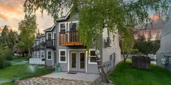 1422 Kingston