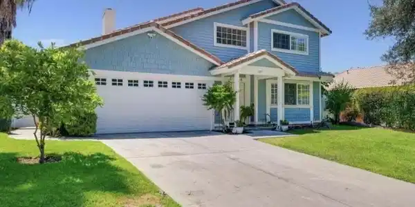 1121 Country Place