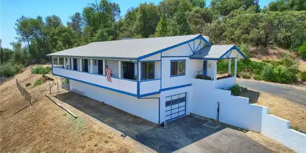 5767 Meadow Lane