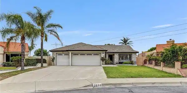 2869 W Esperanza