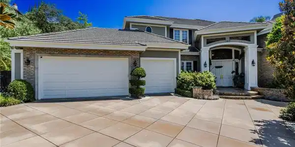 582 N Alta Vista Avenue