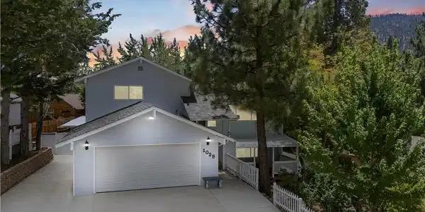 1025 Rivera
