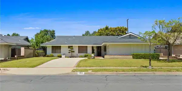 1303 W Greenhaven