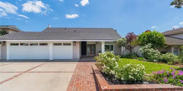 938 Oakcrest