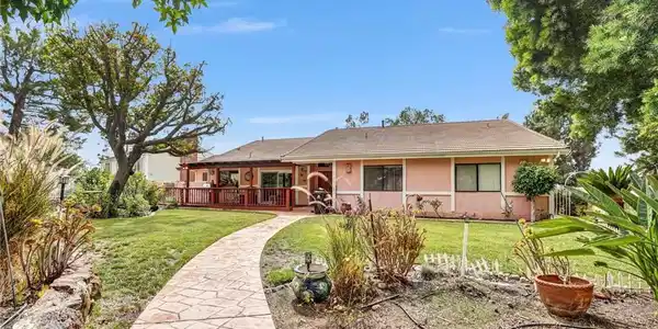 8530 Vine Valley N