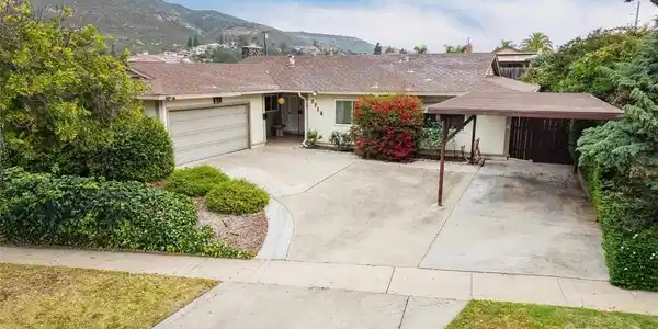 7716 Lake Adlon