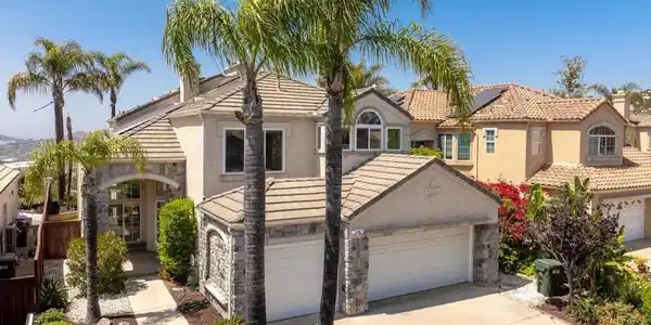 2292 Rock Crest Gln
