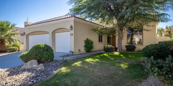 80785 Avenida Santa Carmen