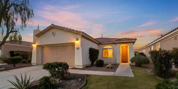 80410 Avenida Linda Vista