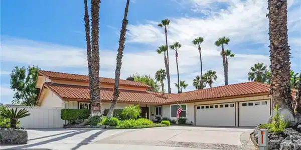 6125 Clarendon Court