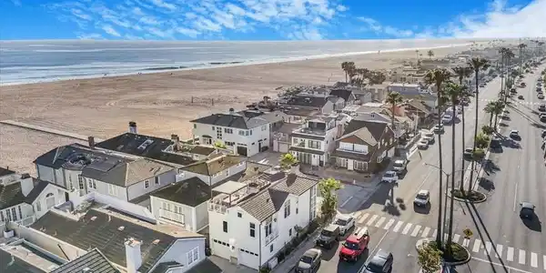 523 W Balboa Boulevard
