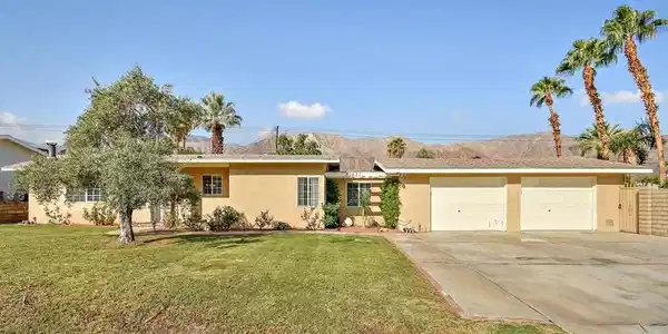 52637 Avenida Villa