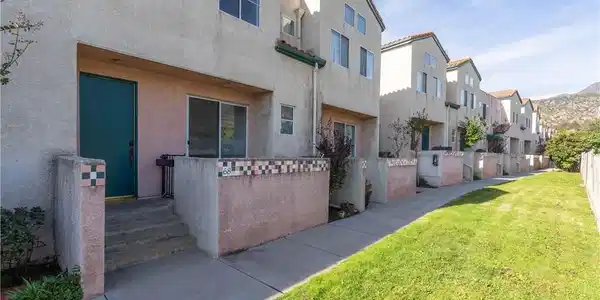 13901 Olive View