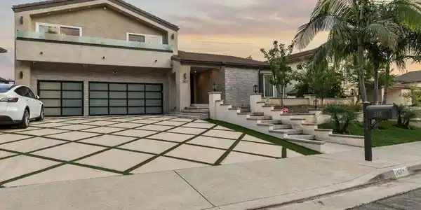 2427 Flintridge Drive