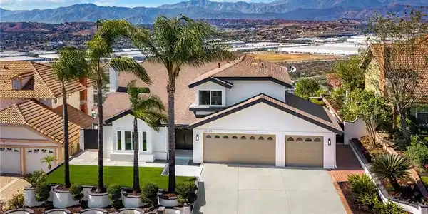 22105 Birds Eye Dr