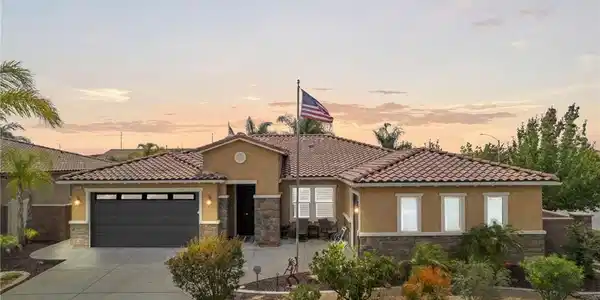 34571 Mistletoe Lane
